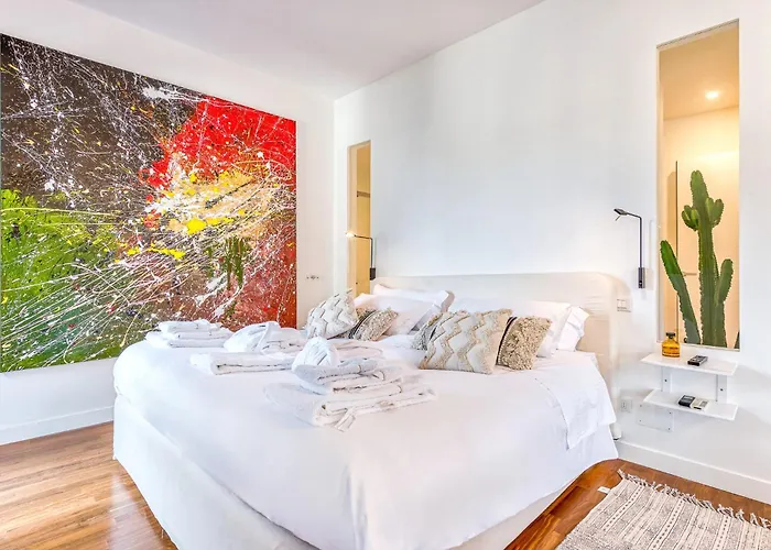 Apartment Skylife Art Gallery Loft - Riverfront Art Sanctuary Rom