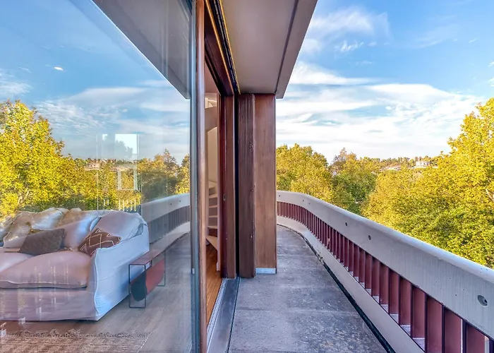 Skylife Art Gallery Loft - Riverfront Art Sanctuary Apartment Rom