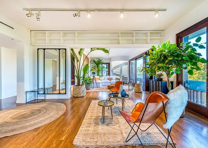 Skylife Art Gallery Loft - Riverfront Art Sanctuary Rom