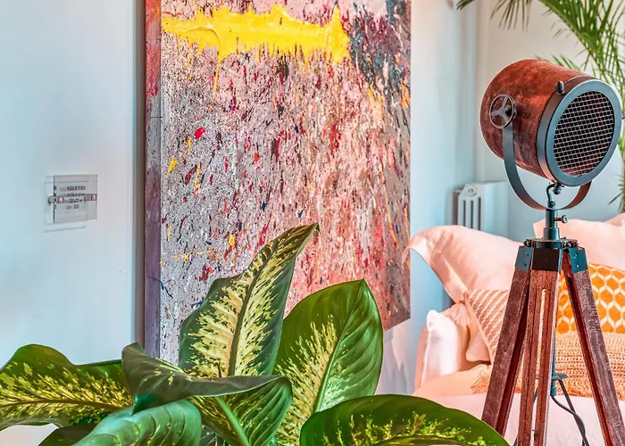 Skylife Art Gallery Loft - Riverfront Art Sanctuary Rom