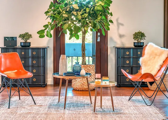 Skylife Art Gallery Loft - Riverfront Art Sanctuary Apartment Rom