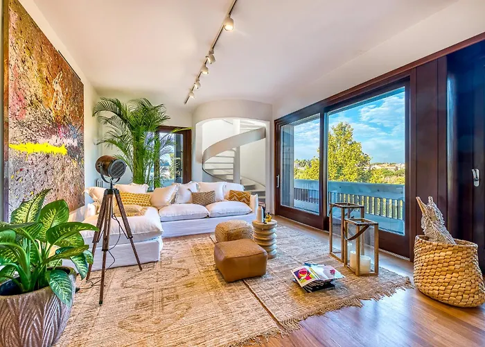 Skylife Art Gallery Loft - Riverfront Art Sanctuary *