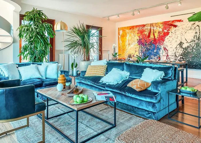 Skylife Art Gallery Loft - Riverfront Art Sanctuary Apartment
