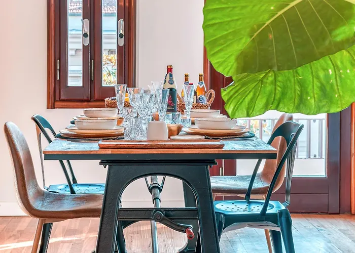 Skylife Art Gallery Loft - Riverfront Art Sanctuary Apartment