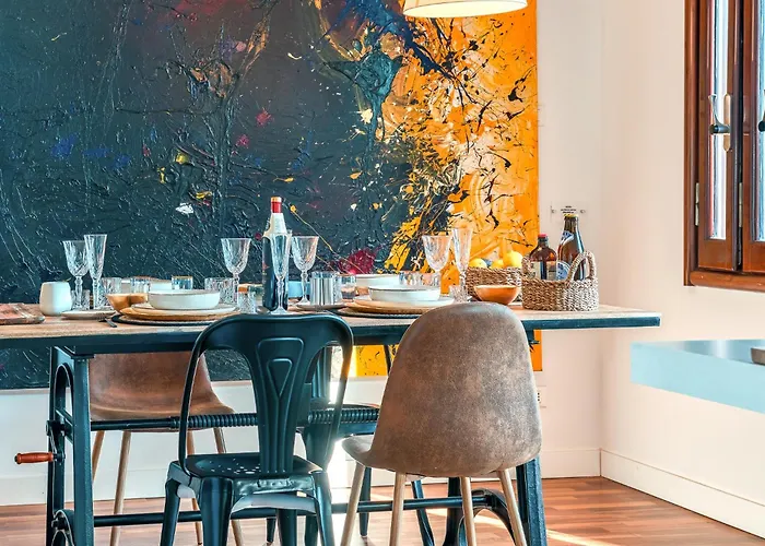 Skylife Art Gallery Loft - Riverfront Art Sanctuary Apartment *