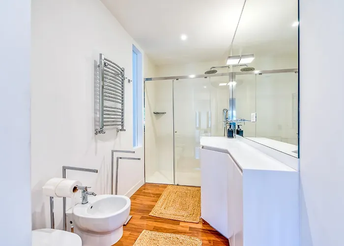 Apartment Skylife Art Gallery Loft - Riverfront Art Sanctuary Rom