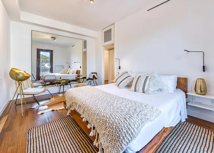 Apartment Skylife Art Gallery Loft - Riverfront Art Sanctuary *