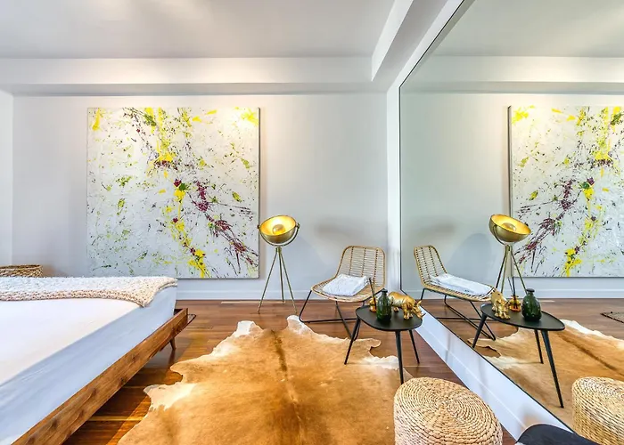 Apartment Skylife Art Gallery Loft - Riverfront Art Sanctuary Rom