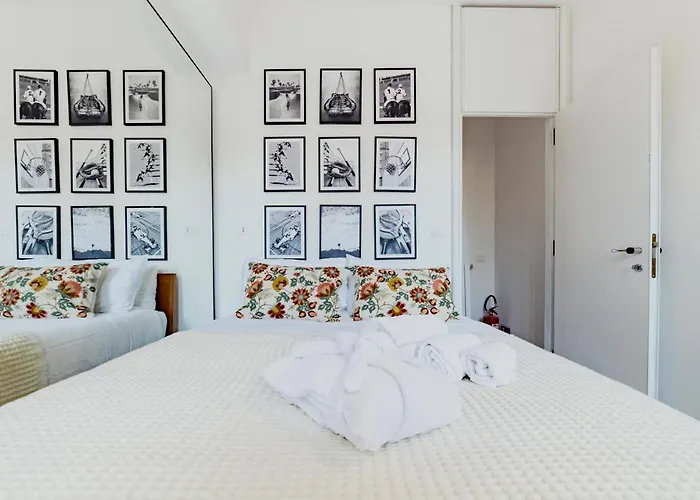 Skylife Art Gallery Loft - Riverfront Art Sanctuary