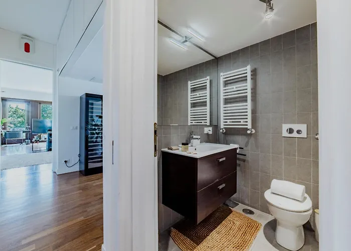 Apartment Skylife Art Gallery Loft - Riverfront Art Sanctuary *