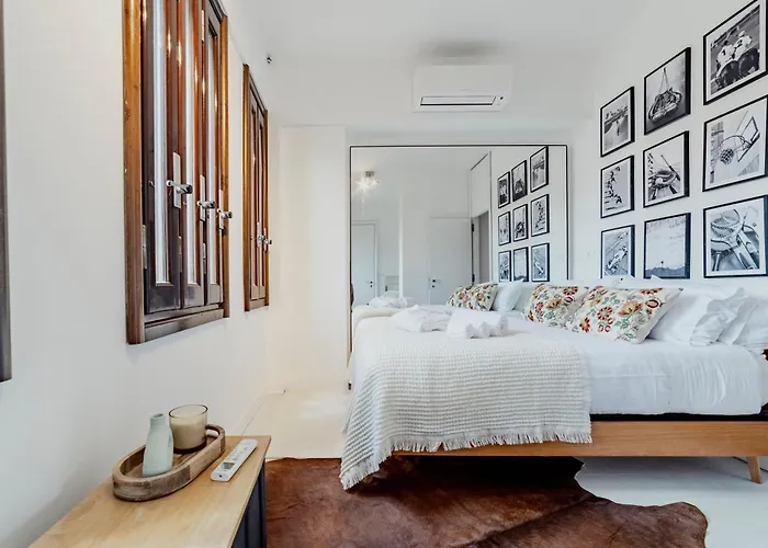 Skylife Art Gallery Loft - Riverfront Art Sanctuary Apartment *